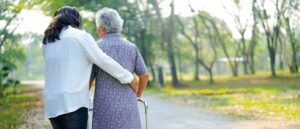سفر و تفریح در دوران سالمندی؛ نکاتی برای اینکه والدین‌مان در سفر هم ایمن باشند
